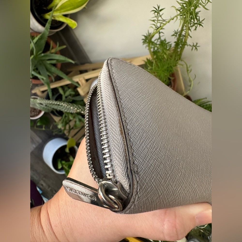 Michael Kors Grey Wallet Zipper Closure Pre-Loved As-Is - Picture 7 of 13